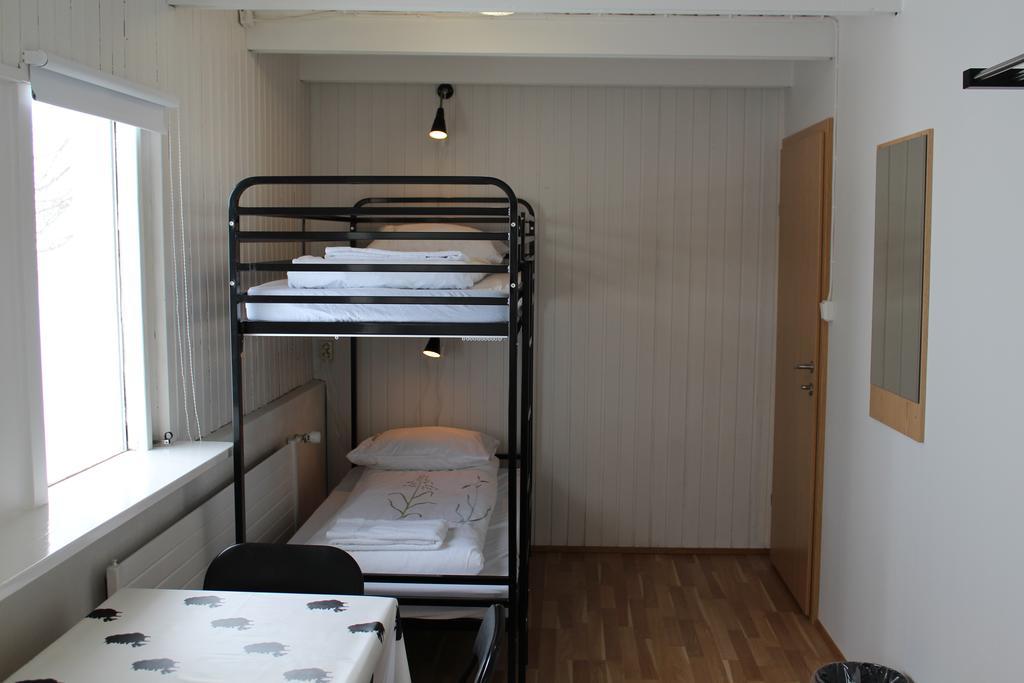 Lonsa Guesthouse อาคูเรย์รี ภายนอก รูปภาพ