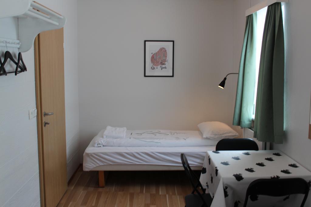 Lonsa Guesthouse อาคูเรย์รี ภายนอก รูปภาพ