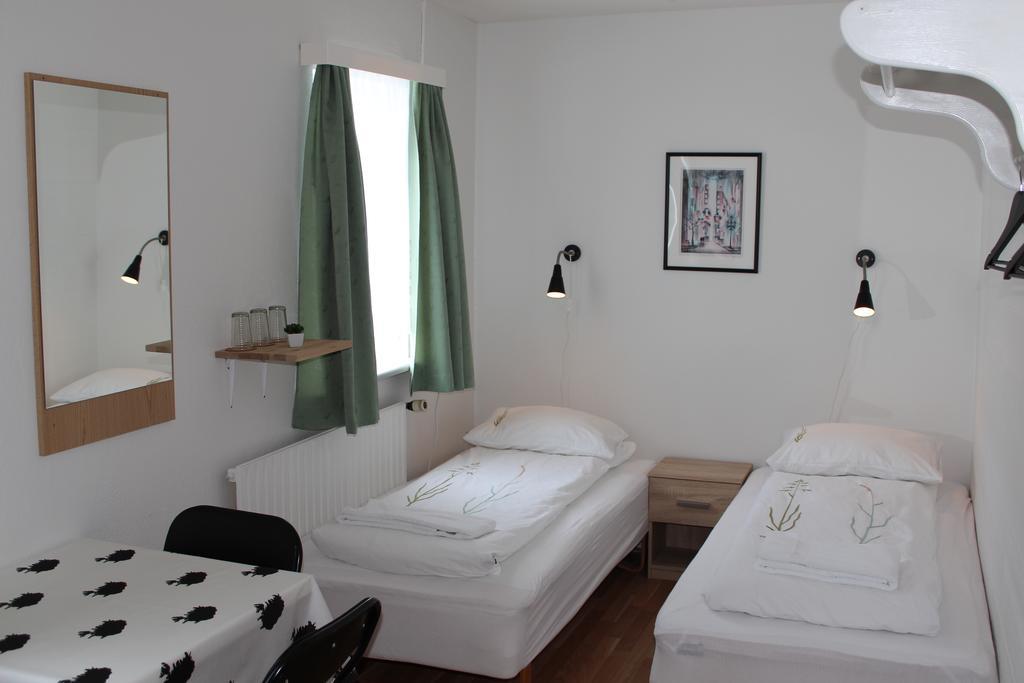 Lonsa Guesthouse อาคูเรย์รี ภายนอก รูปภาพ