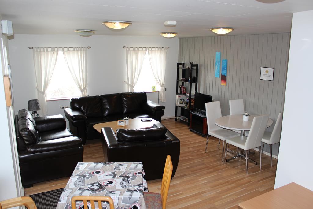 Lonsa Guesthouse อาคูเรย์รี ภายนอก รูปภาพ