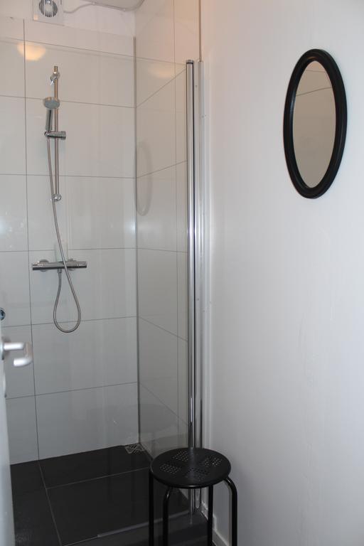 Lonsa Guesthouse อาคูเรย์รี ภายนอก รูปภาพ