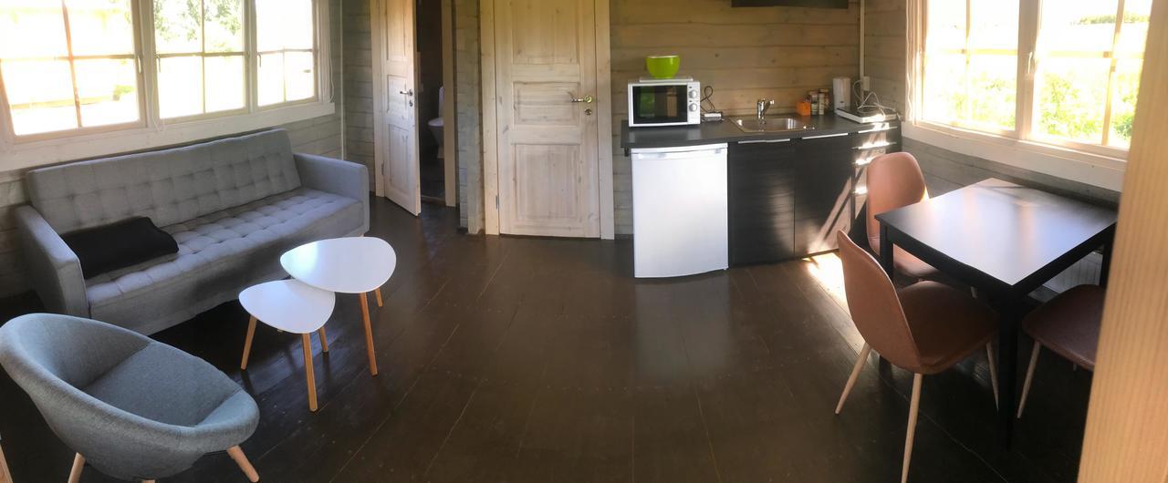Lonsa Guesthouse อาคูเรย์รี ภายนอก รูปภาพ