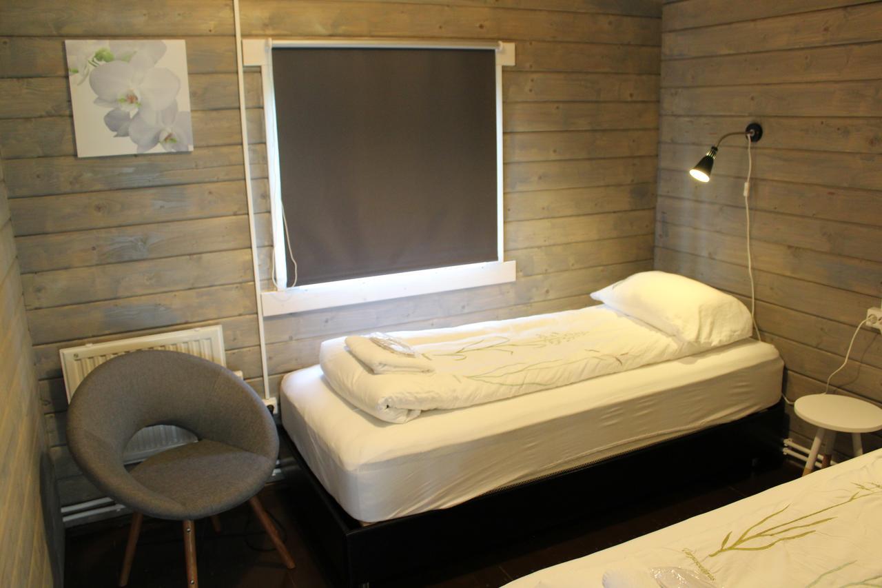 Lonsa Guesthouse อาคูเรย์รี ภายนอก รูปภาพ