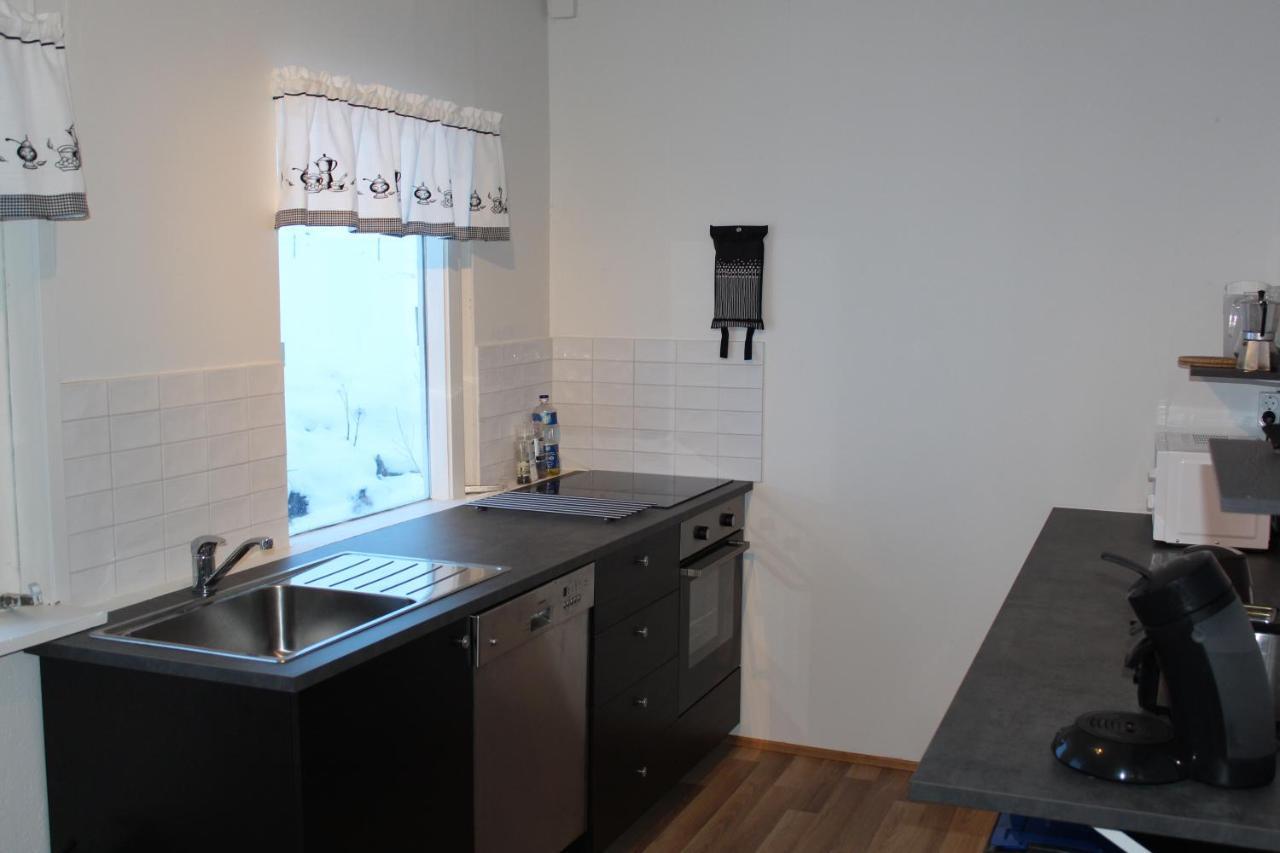 Lonsa Guesthouse อาคูเรย์รี ภายนอก รูปภาพ