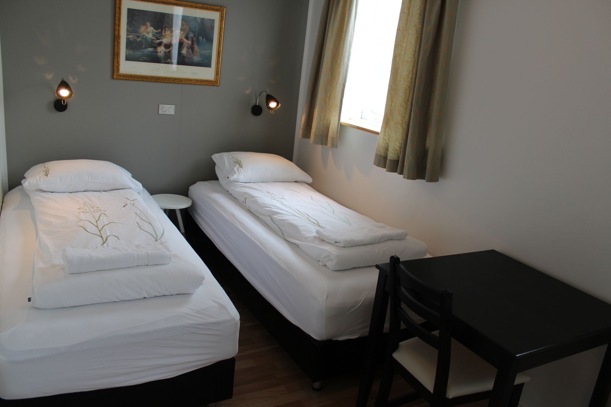 Lonsa Guesthouse อาคูเรย์รี ภายนอก รูปภาพ