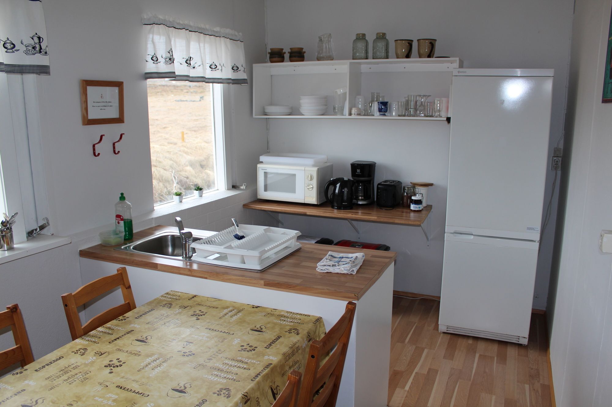 Lonsa Guesthouse อาคูเรย์รี ภายนอก รูปภาพ
