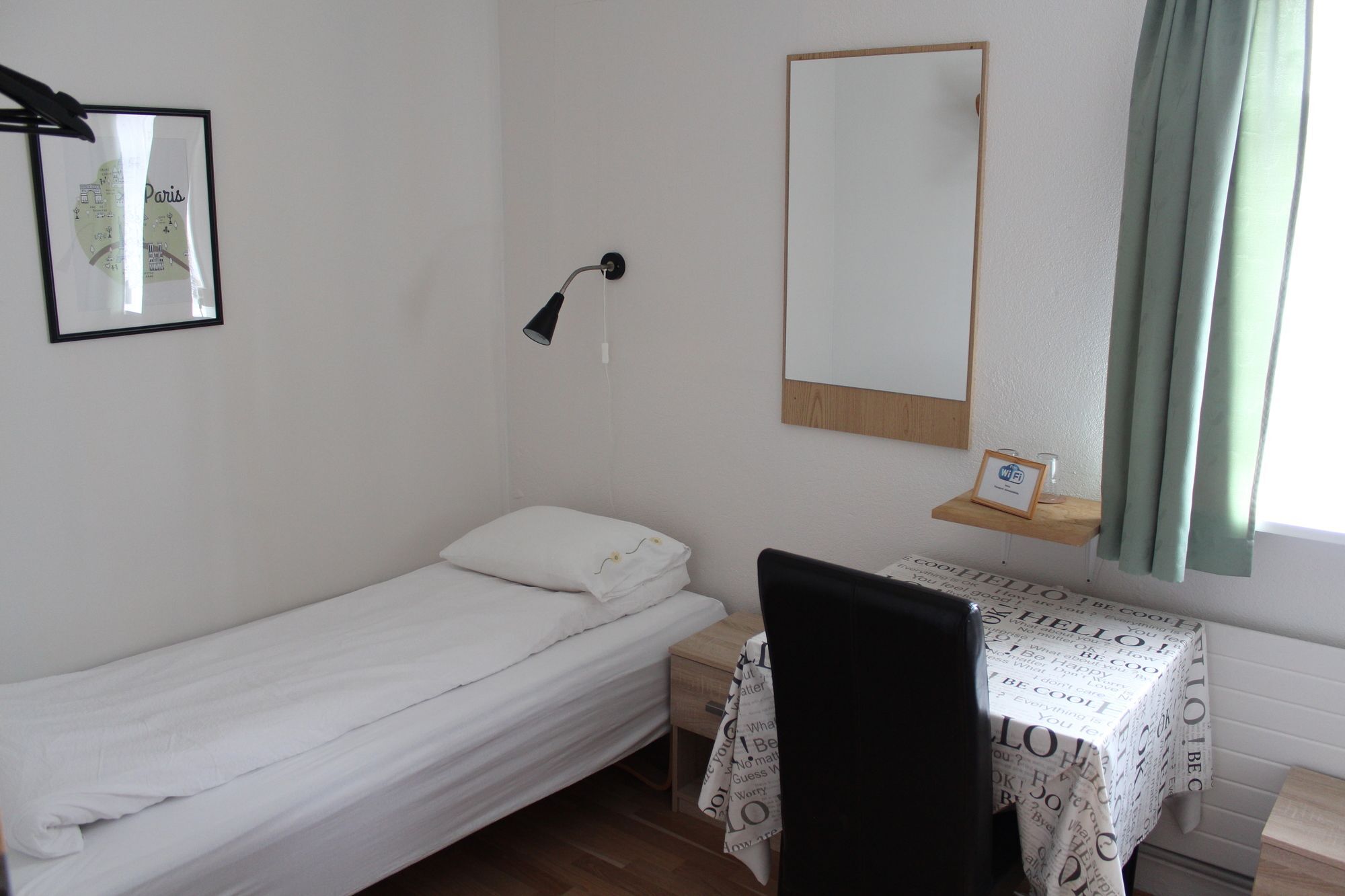 Lonsa Guesthouse อาคูเรย์รี ภายนอก รูปภาพ