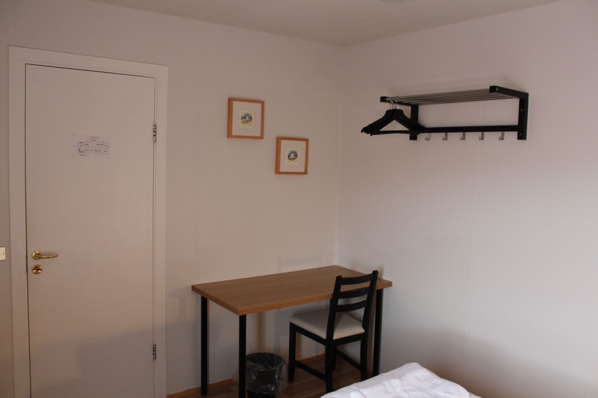 Lonsa Guesthouse อาคูเรย์รี ภายนอก รูปภาพ
