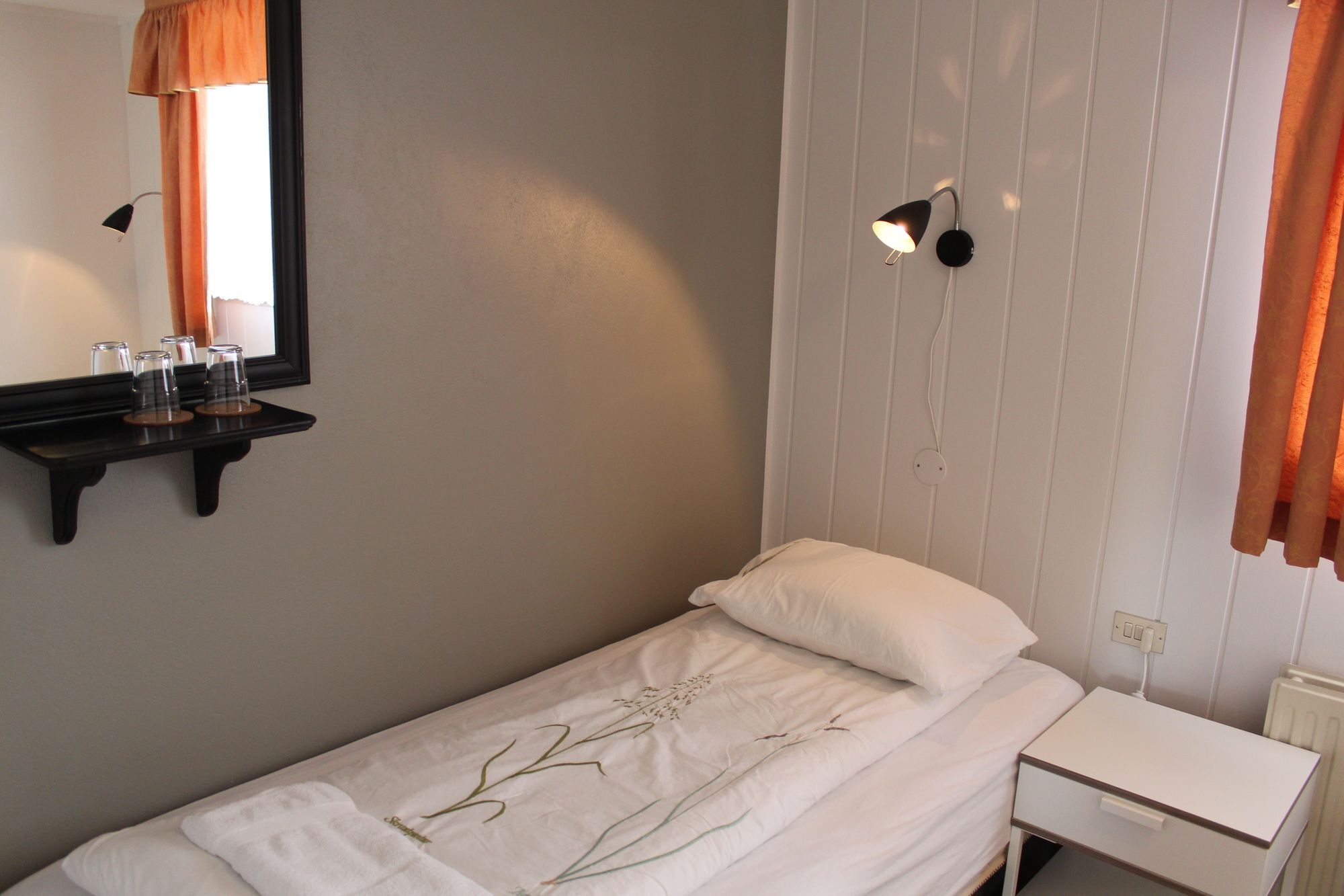 Lonsa Guesthouse อาคูเรย์รี ภายนอก รูปภาพ