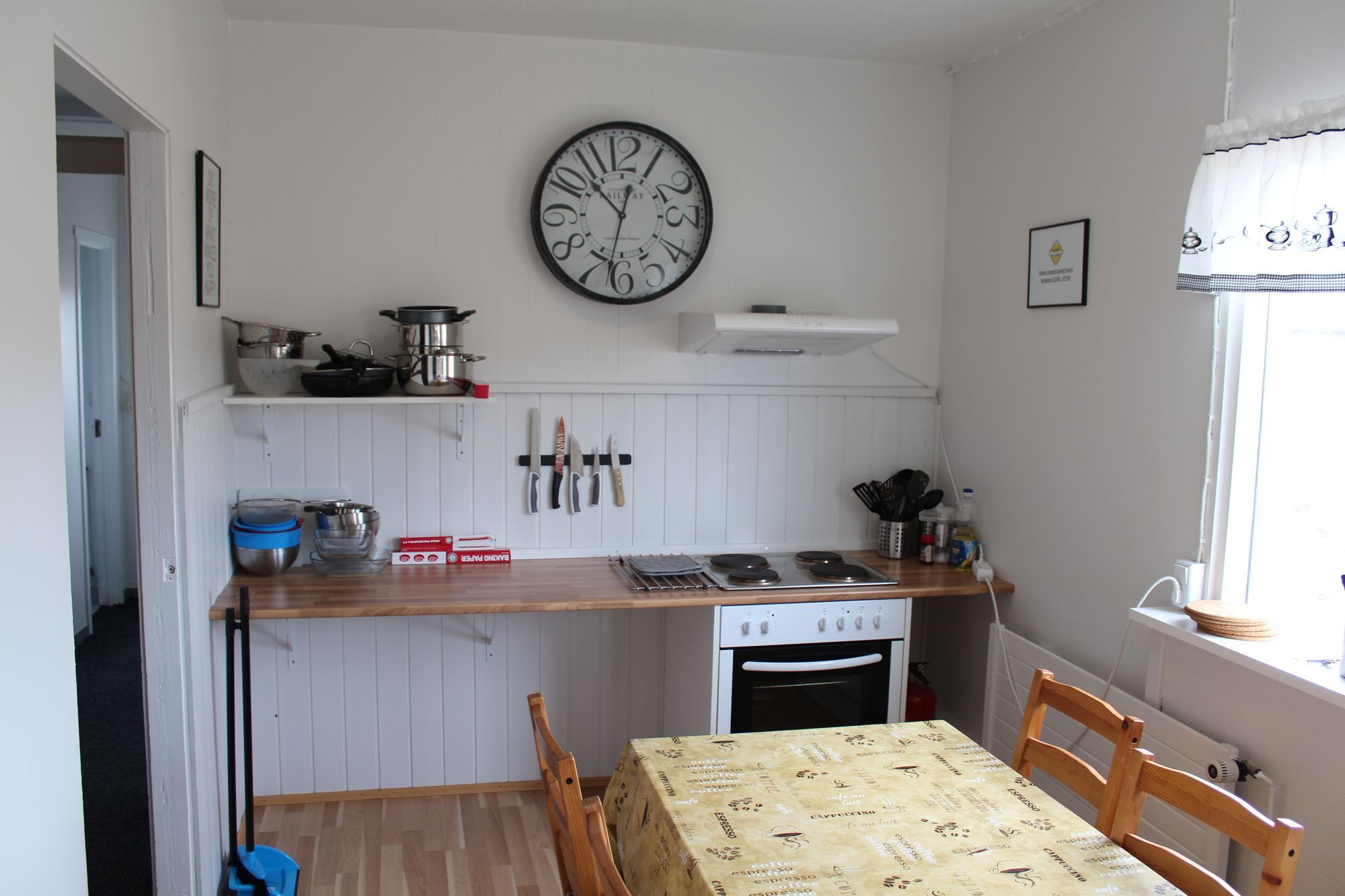 Lonsa Guesthouse อาคูเรย์รี ภายนอก รูปภาพ