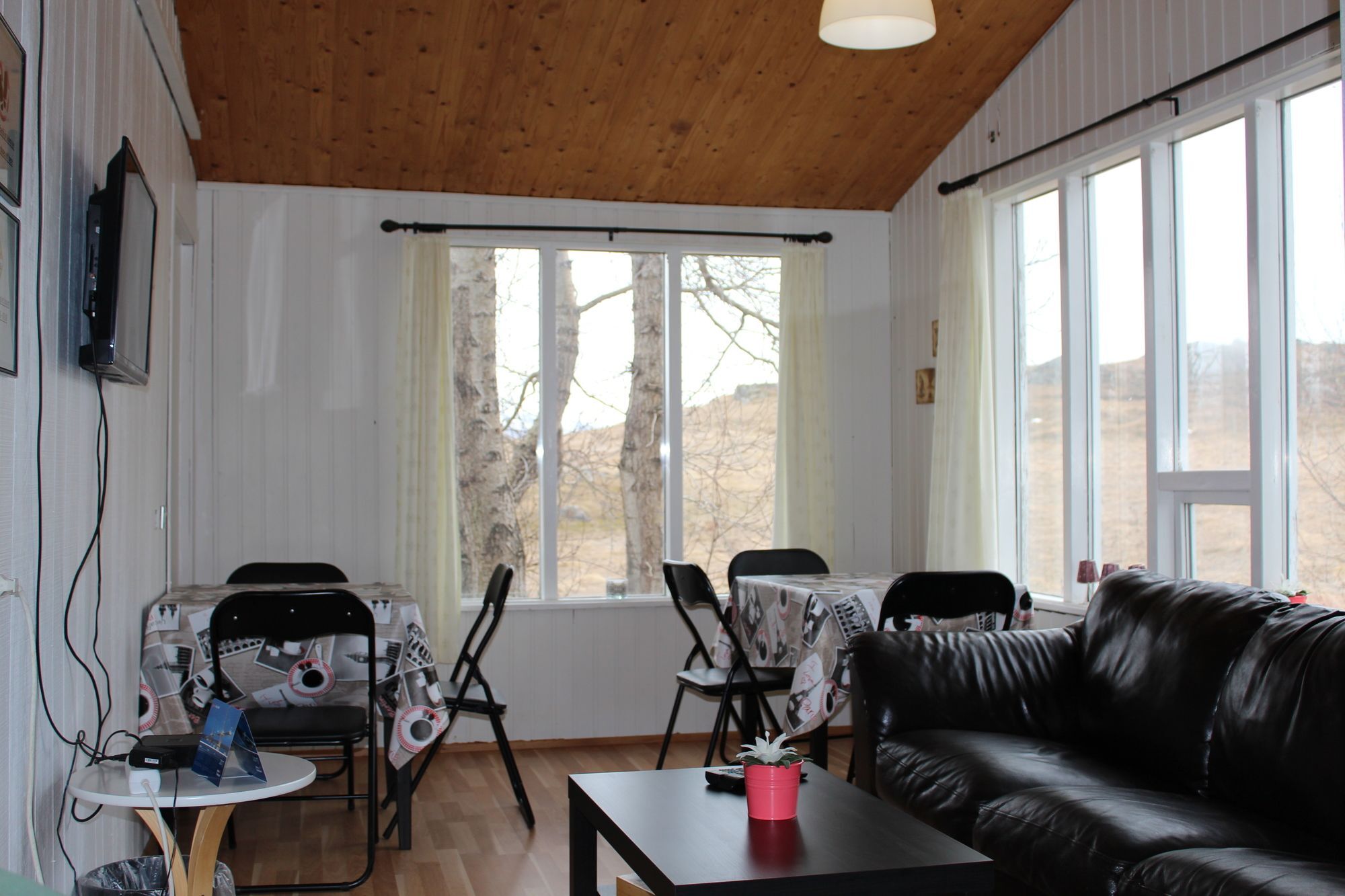 Lonsa Guesthouse อาคูเรย์รี ภายนอก รูปภาพ