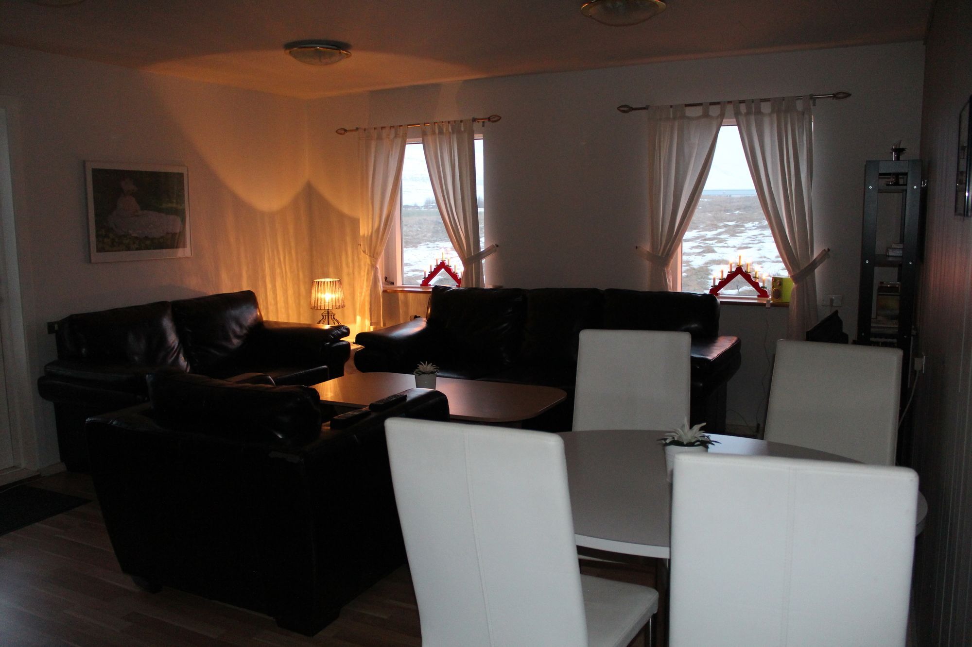 Lonsa Guesthouse อาคูเรย์รี ภายนอก รูปภาพ